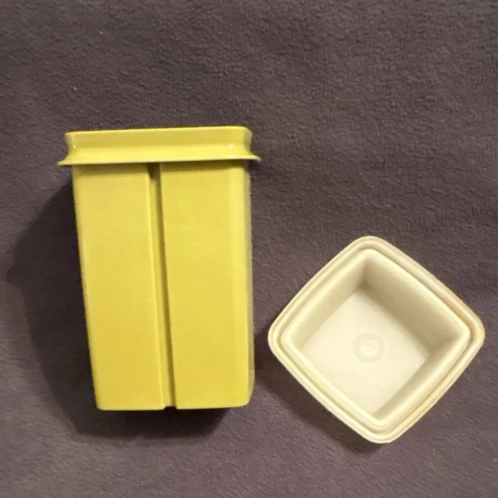 Tupperware 1330-5 Vintage Square Storage Container Snap Lid Green/Beige 1330ml
